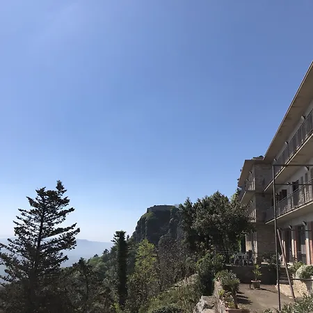 圣乔瓦尼酒店别墅 2* 埃里切