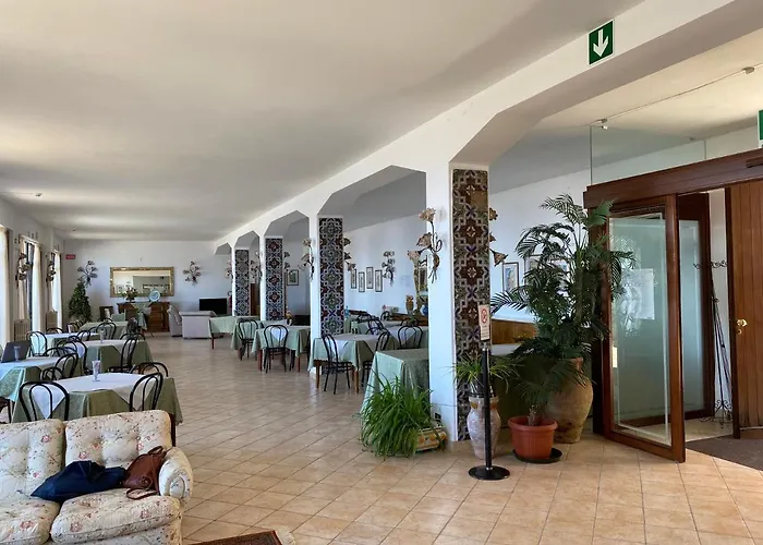 圣乔瓦尼酒店别墅 2* 埃里切